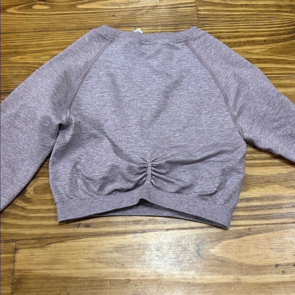 Gymshark Size Small Light Plum Colored Long Sleeve Cropped Workout Top - Picture 4 of 4